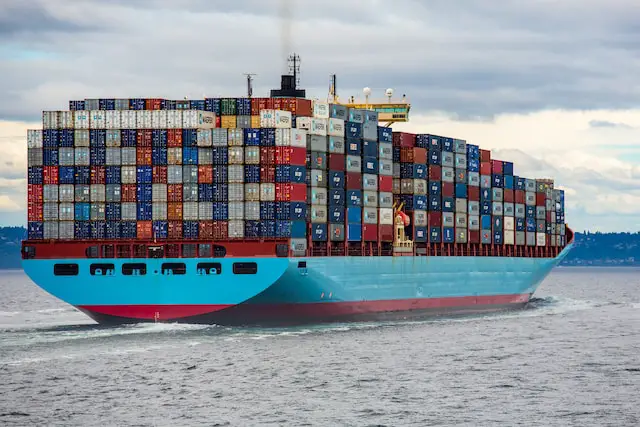 Picture of a ship full of containers 