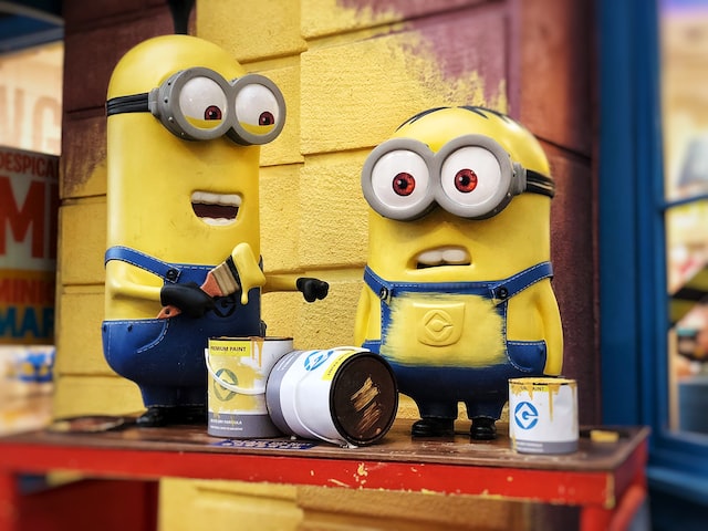 Picture of two minions from "despicable me" 