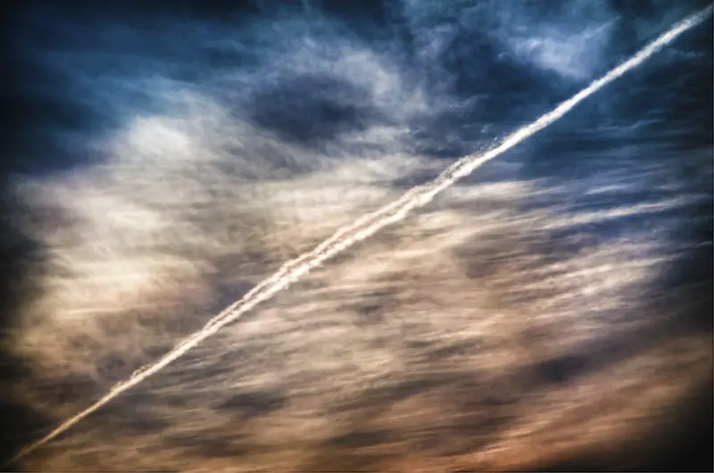 picture of the sky bisected by a supersonic jet