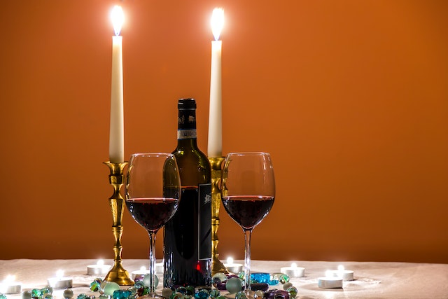 Picture of a table with wine glasses and candles 
