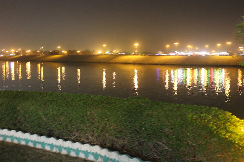 picture of the Tigris river passing through Baghdad in the night 
