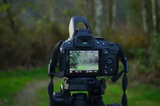 Picture of a digital camera on a tripod 