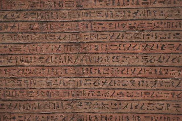 A picture of a wall filled with Hieroglyphics