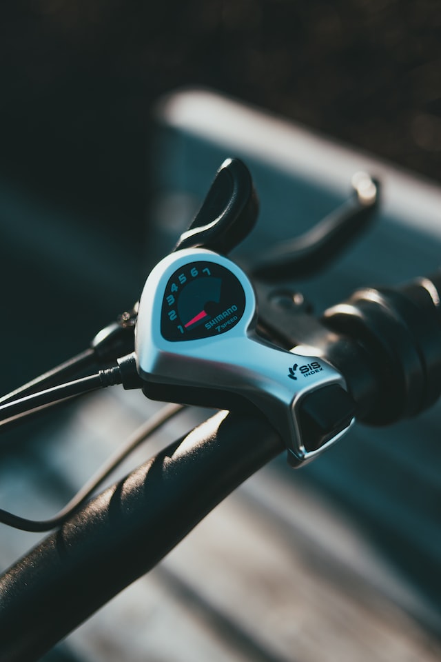 A picture of a bicycles gear shifter