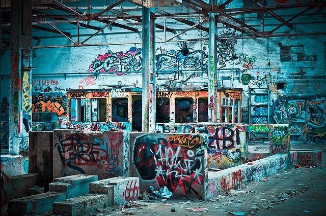 Picture of a building covered in graffiti 