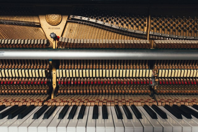 Picture of a piano with weighted keys 