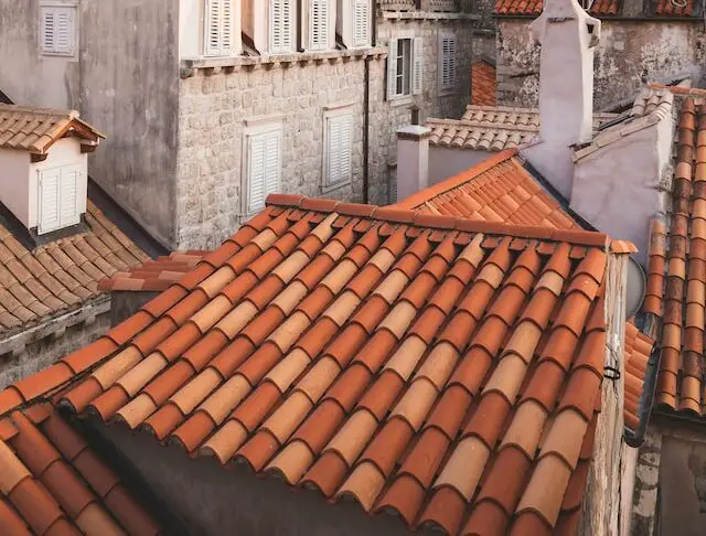 picture of a neighbourhood of which all the houses have tiled roofs