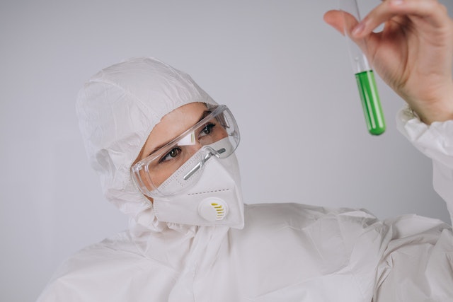 picture of a biochemist at work