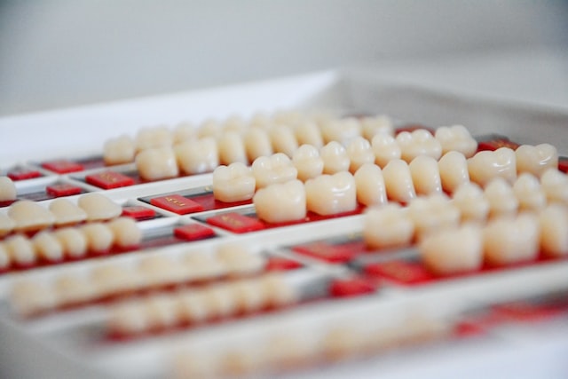 picture of some dental veneers