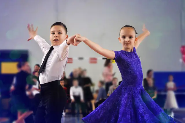 Picture of two children dancing 