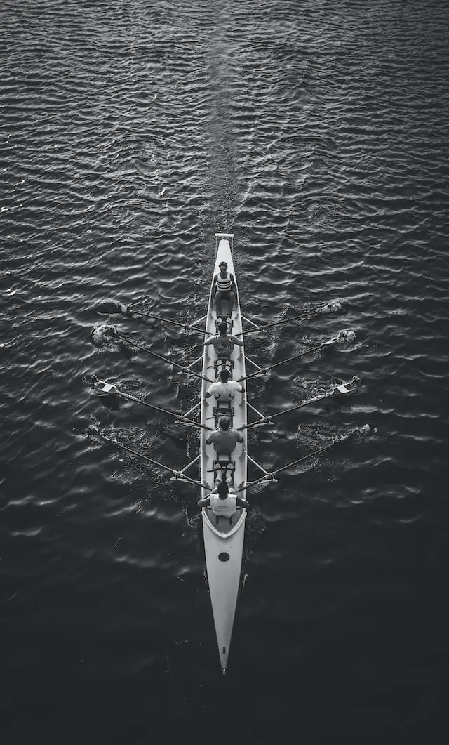 Picture of a row boat team