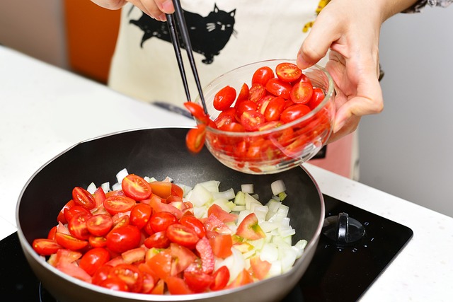 Picture of a person using a sauté pan
