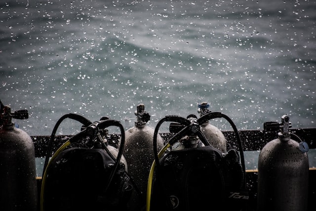 Picture of scuba divers O2 tanks