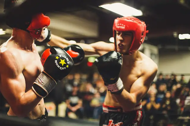 Picture of two persons boxing