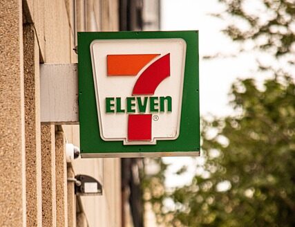Picture of the 7-eleven franchise 