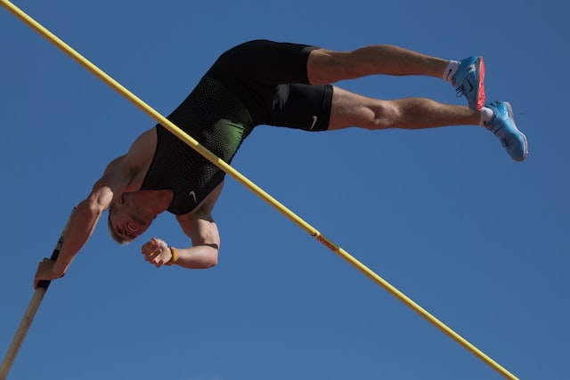 Picture of a pole vaulter 