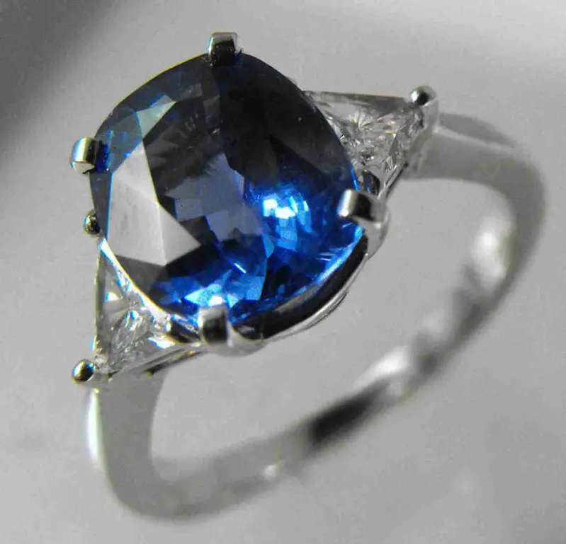 Picture of a blue sapphire ring