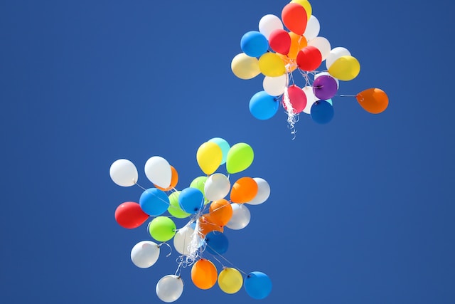 Picture of some colorful balloons 