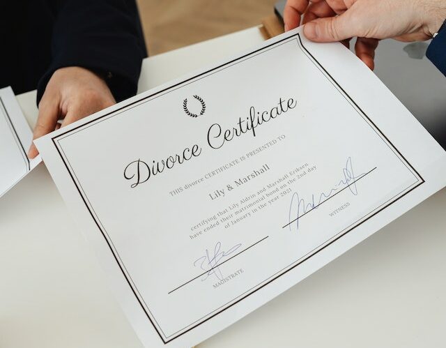 Picture of a divorce certificate