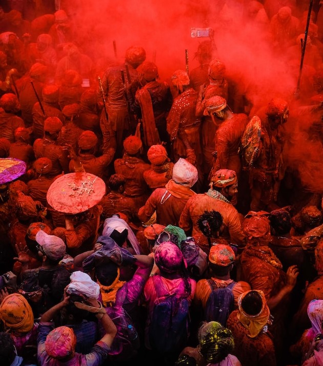 picture of people celebrating Holi