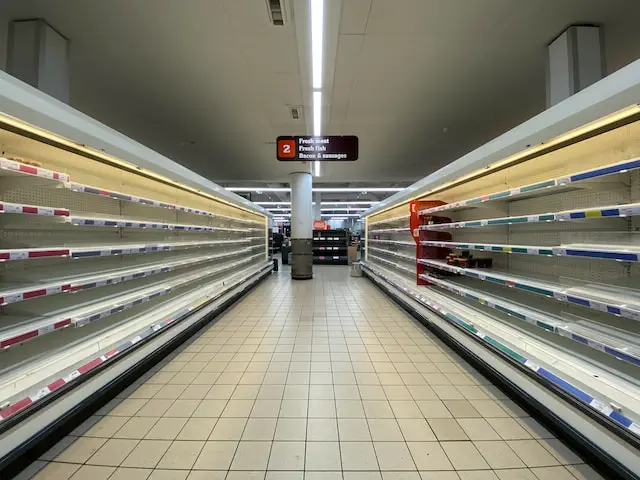 picture of empty isle in a supermarket because of a pandemic 