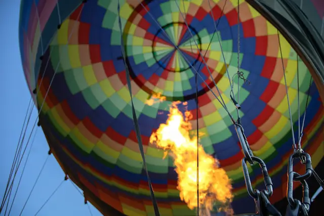 picture of a hot air balloon using propane