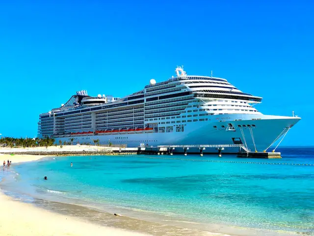 picture of a cruise ship