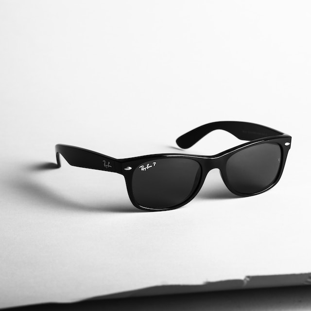 picture of a pair of sunglasses
