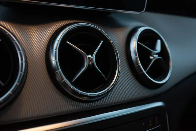 picture of AC vents in a vehicle 