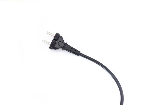 picture of a non-polarized power cord 
