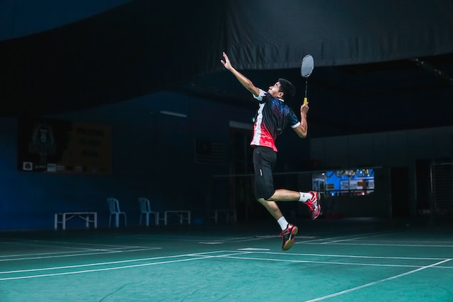 picture of a player playing badminton