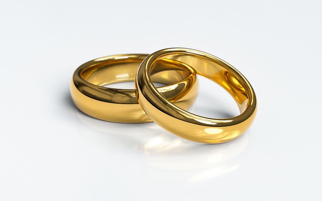 picture of gold rings