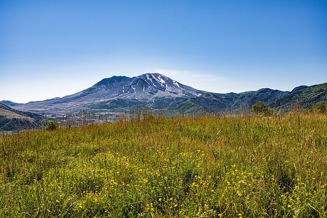 picture of a dormant volcano - Mount St. Helens 