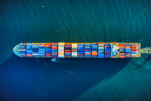 picture of a ship with containers