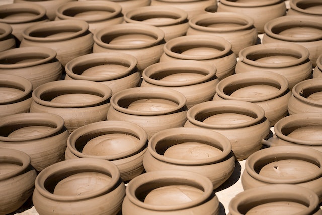 picture of clay pots