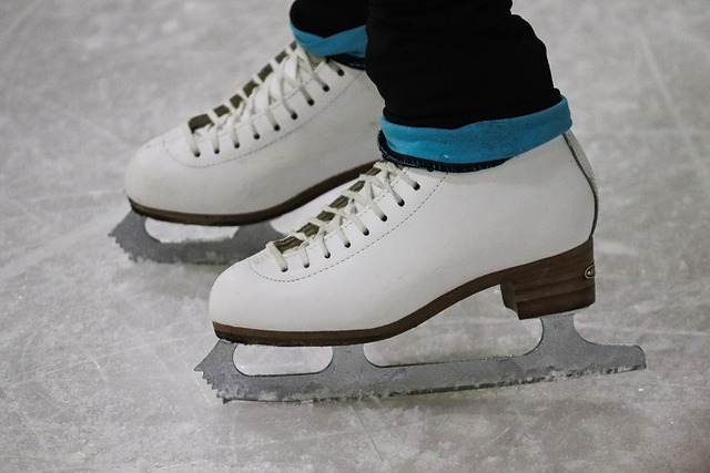 picture of figure skates 
