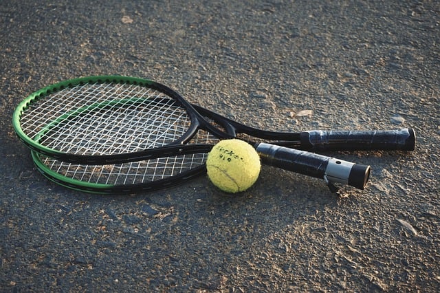 picture of tennis equipment