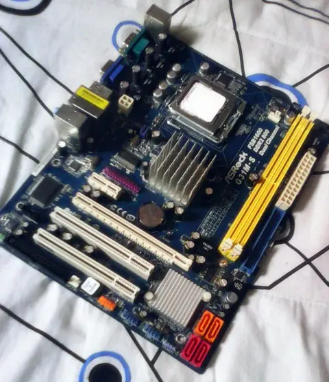 picture of a micro atx motherboard 