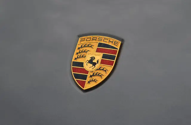 picture of the Ferrari logo 