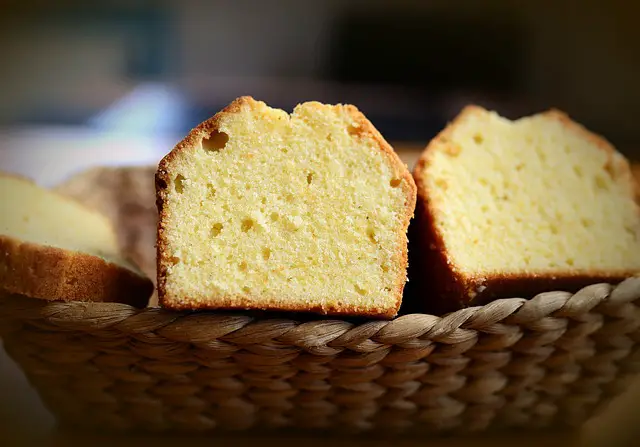 picture of two pieces of sponge cake