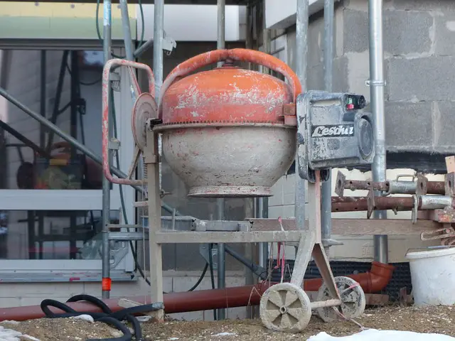 picture of a concrete mixer 