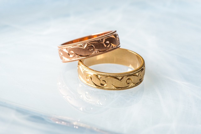 picture of two wedding rings